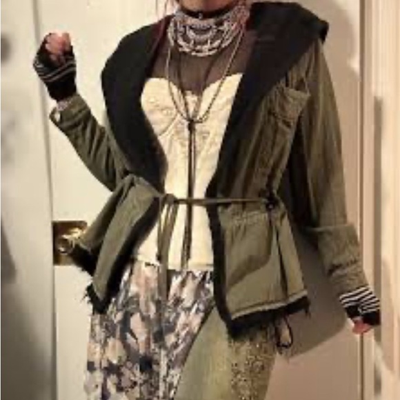 💚 Free People Slouchy Utility Jacket. Army Green w/ Black Accents & hood. XS 💚 - Picture 5 of 15